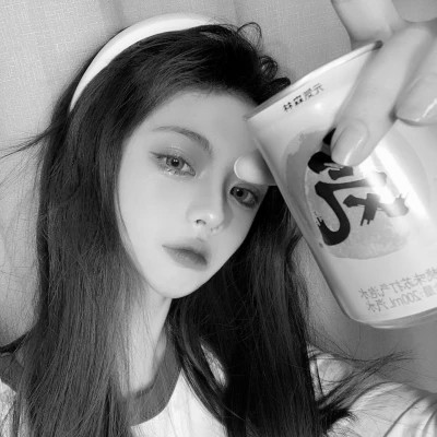 头像图片2025最火爆黑白女生