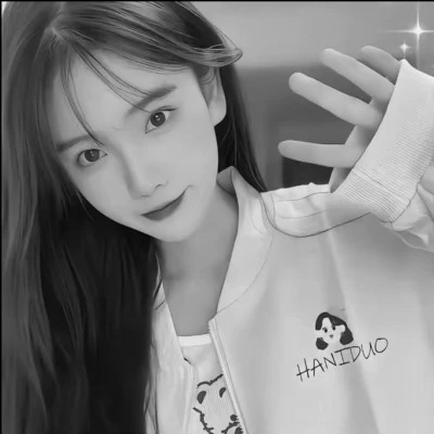 头像图片2025最火爆黑白女生