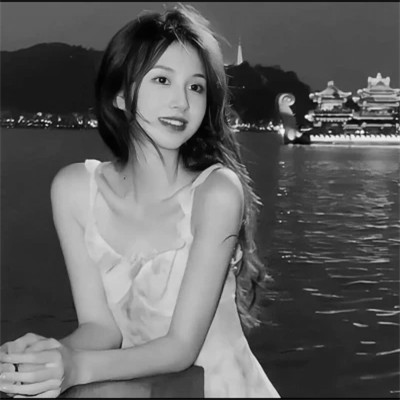 头像图片2025最火爆黑白女生