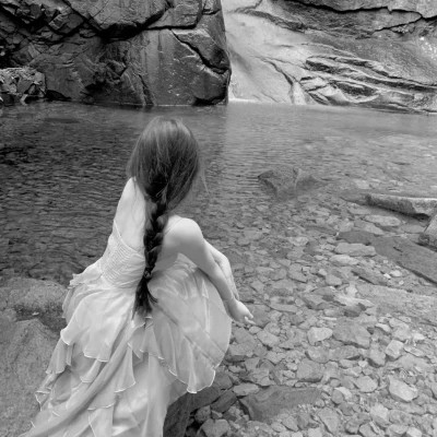 头像黑白系高清女真人