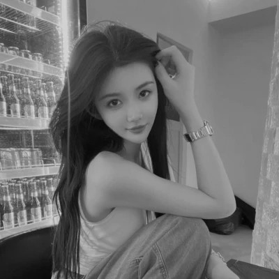 好看的黑白女生头像