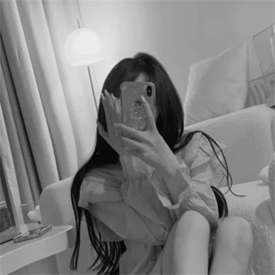 好看的黑白女生头像