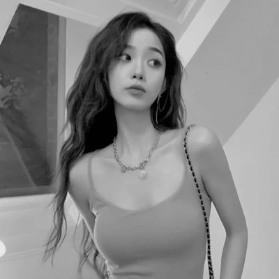 好看的黑白女生头像