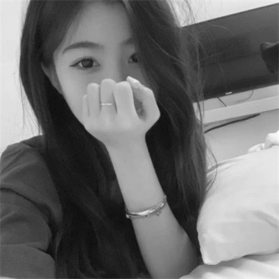 好看的黑白女生头像