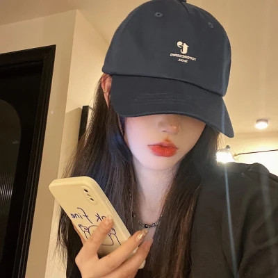 2025头像女简单干净气质