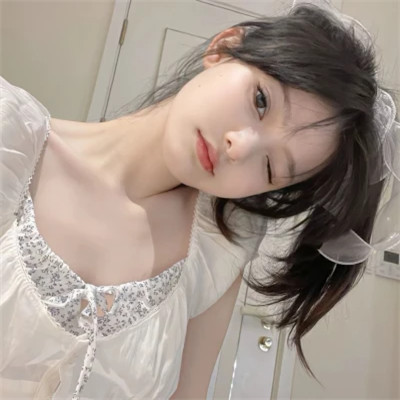 2025头像女简单干净气质