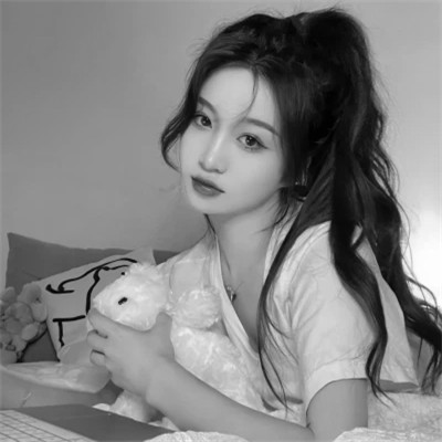 2025微信黑白女生头像高清真人