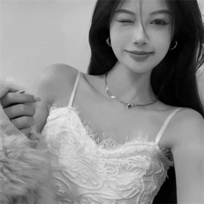 2025微信黑白女生头像高清真人