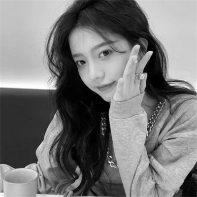 2025微信黑白女生头像高清真人