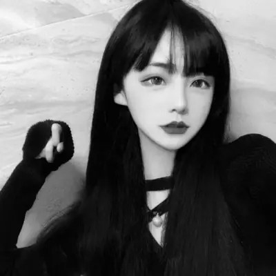 2025微信黑白女生头像高清真人