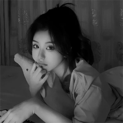 2025微信黑白女生头像高清真人
