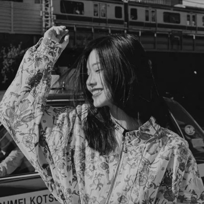 2025微信黑白女生头像高清真人