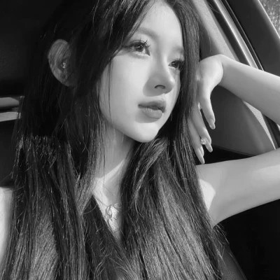 2025微信黑白女生头像高清真人