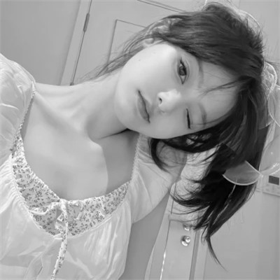 2025微信黑白女生头像高清真人