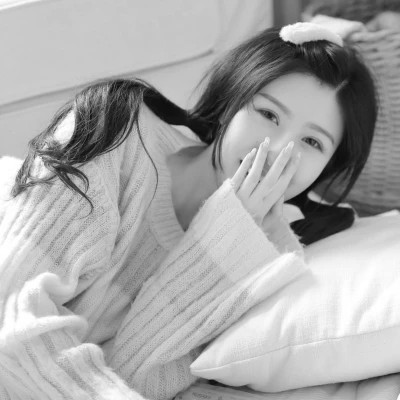 2025微信黑白女生头像高清真人