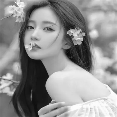 2025微信黑白女生头像高清真人