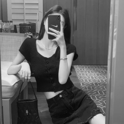 2025微信黑白女生头像高清真人