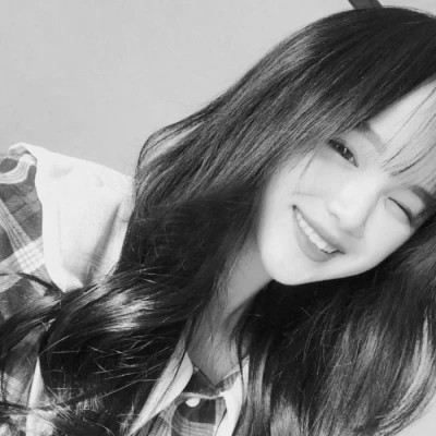 2025微信黑白女生头像高清真人