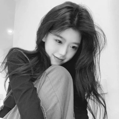2025微信黑白女生头像高清真人