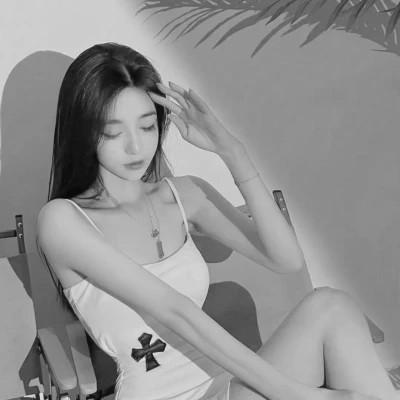 2025微信黑白女生头像高清真人