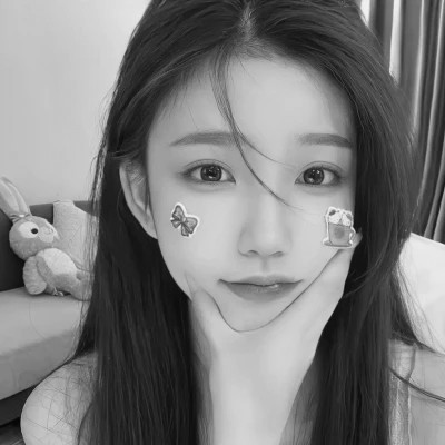 2025微信黑白女生头像高清真人
