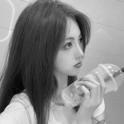 2025微信黑白女生头像高清真人