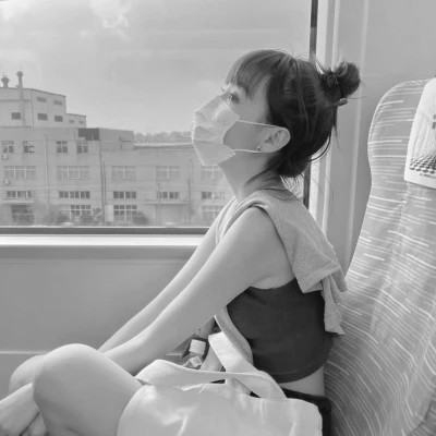 2025微信黑白女生头像高清真人