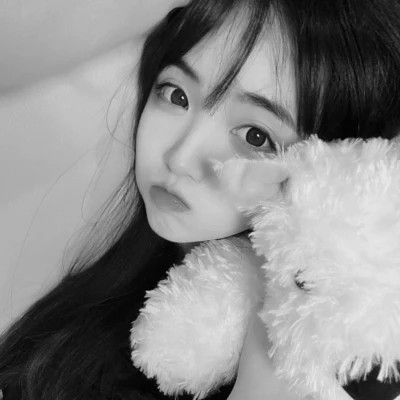 2025微信黑白女生头像高清真人