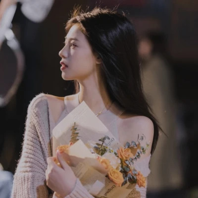 2025最新时尚潮流精致女生头像