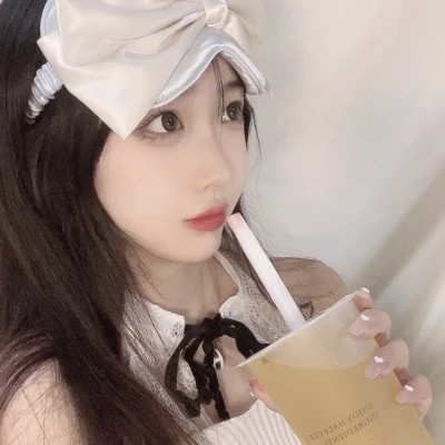 2025最新时尚潮流精致女生头像