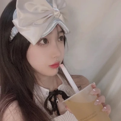 2025最新时尚潮流精致女生头像