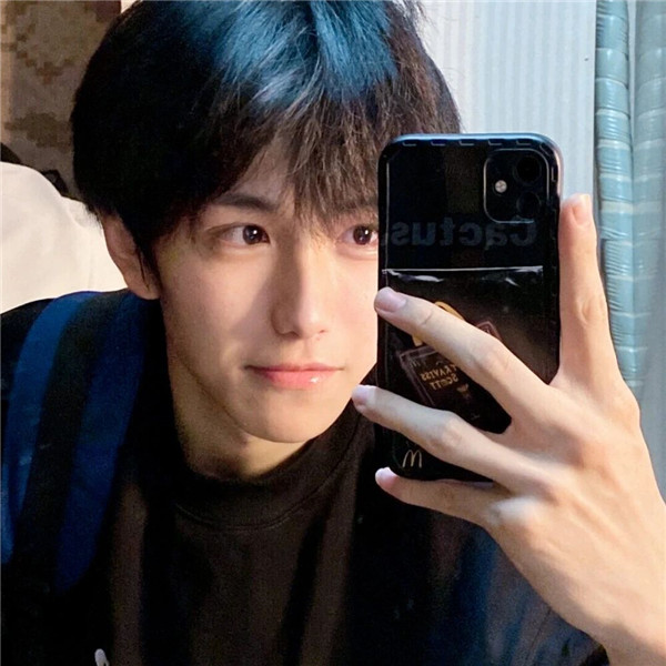 微信头像男2025新款帅气图片