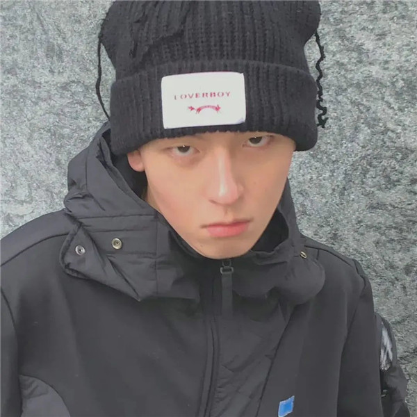 微信头像男2025新款帅气图片