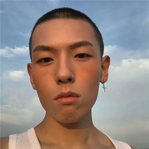 微信头像男2025新款帅气图片
