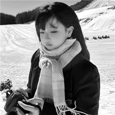 女生微信头像ins高级黑白图片