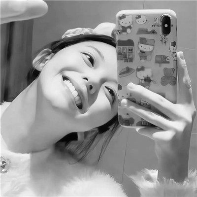 女生微信头像ins高级黑白图片