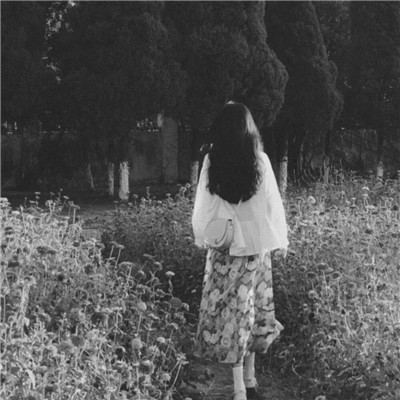 女生微信头像ins高级黑白图片