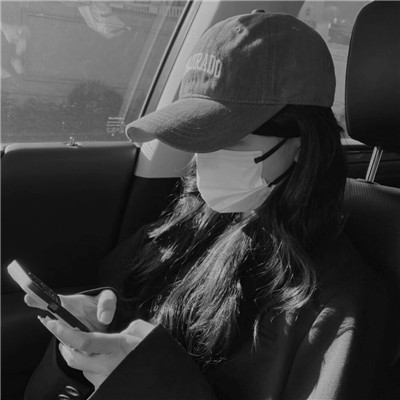 女生微信头像ins高级黑白图片