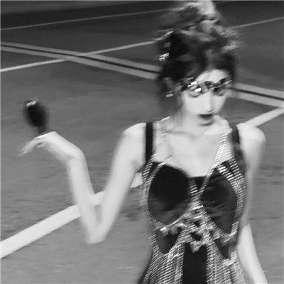 女生微信头像ins高级黑白图片
