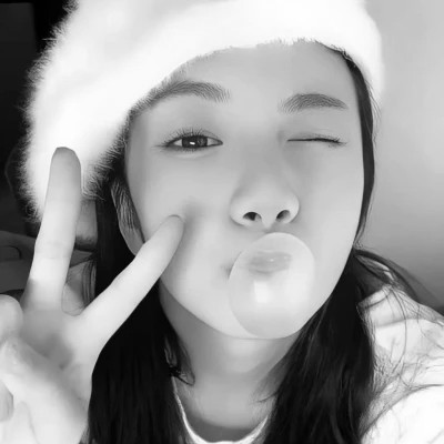 女生微信头像ins高级黑白图片