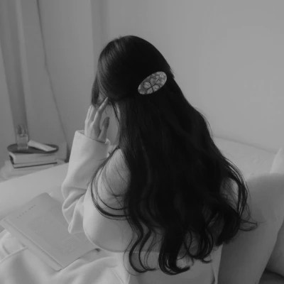 女生微信头像ins高级黑白图片