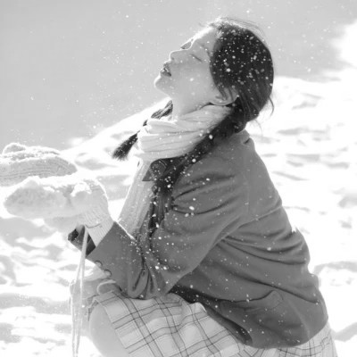 女生微信头像ins高级黑白图片