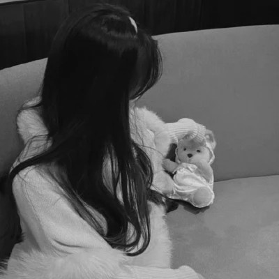 女生微信头像ins高级黑白图片