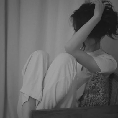 女生微信头像ins高级黑白图片