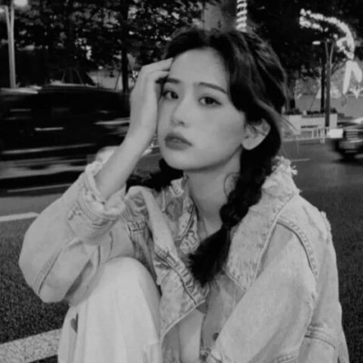 2025微信女头黑白