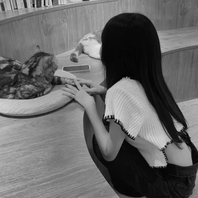 2025微信女头黑白