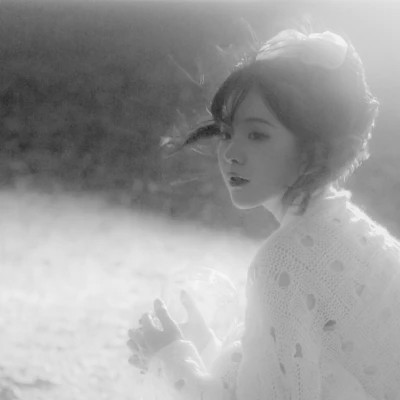 2025微信女头黑白