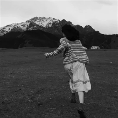 2025微信女头黑白