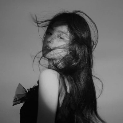 2025微信女头黑白