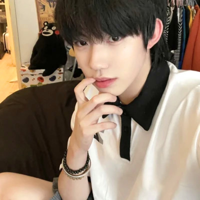 2025新款好看的头像男